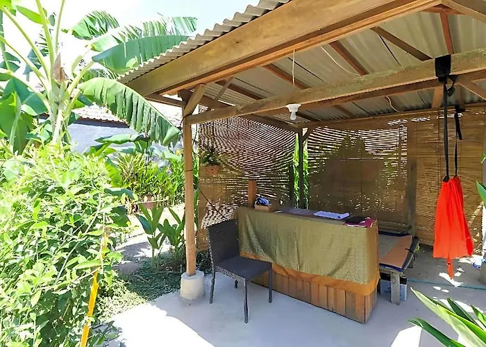 Hostel Uma *